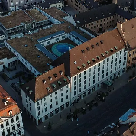 Maximilian’s Hotel