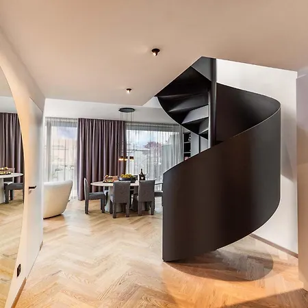 Maximilian’s Hotel
